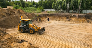Разработка котлована Муравленко стоимость за от 580 руб. м3 - заказать работы по копке и рытью котлованов | траншей 